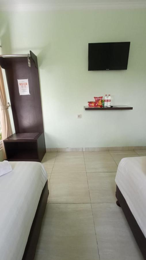 Aquina House Hotel Bogor Exterior photo