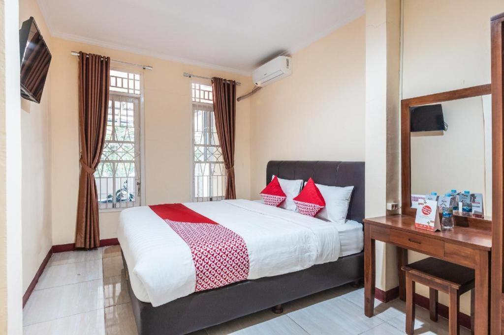 Aquina House Hotel Bogor Exterior photo
