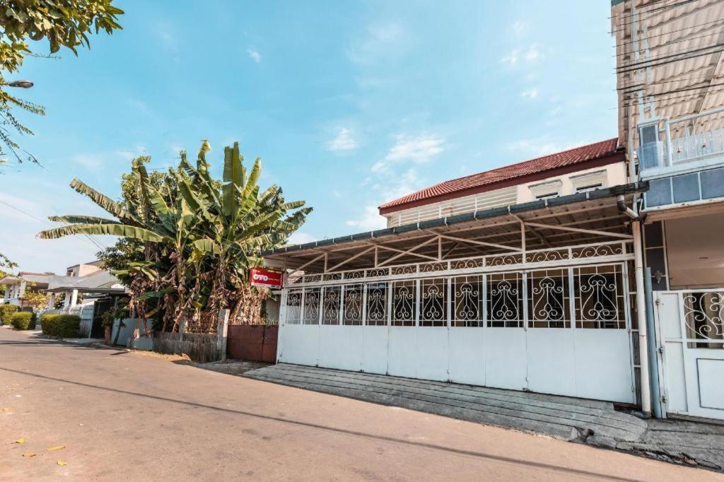 Aquina House Hotel Bogor Exterior photo